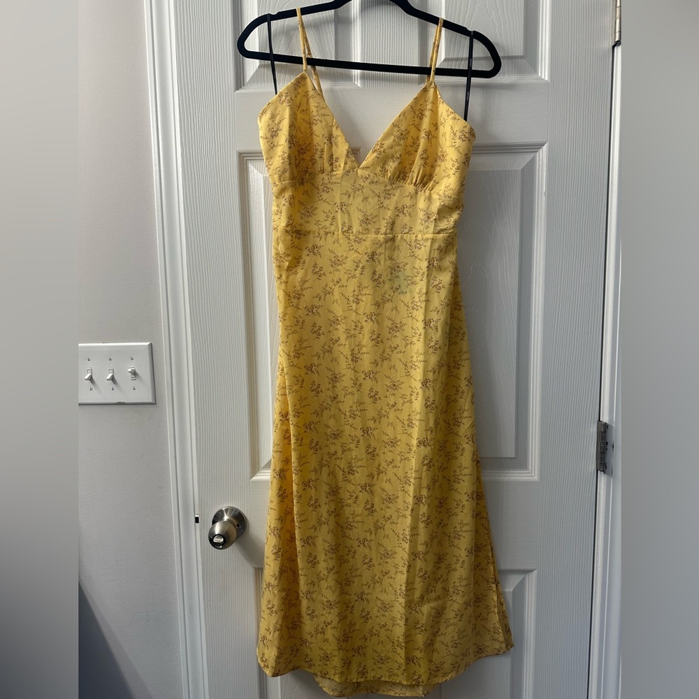 Women’s yellow summer dress size Large